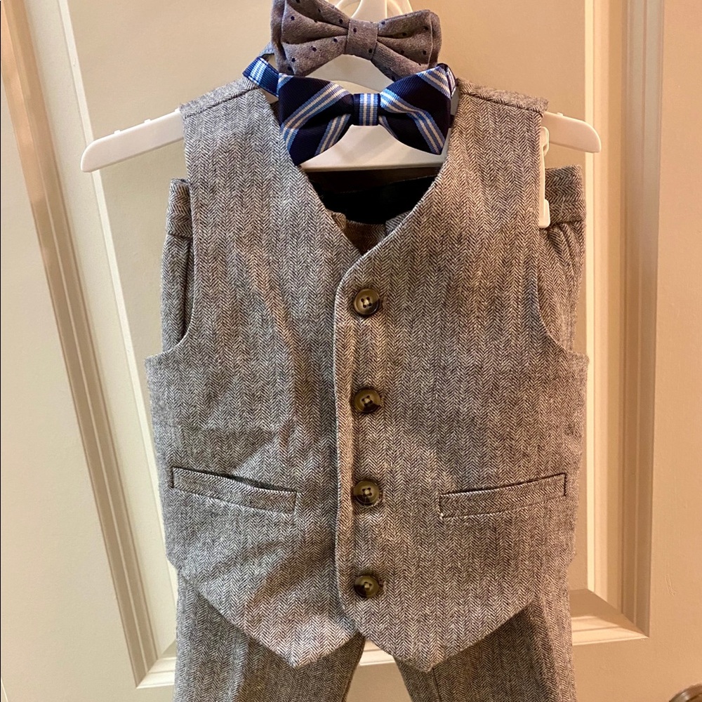 Janie and Jack 2T Vest and Pant Suit and bow ties!